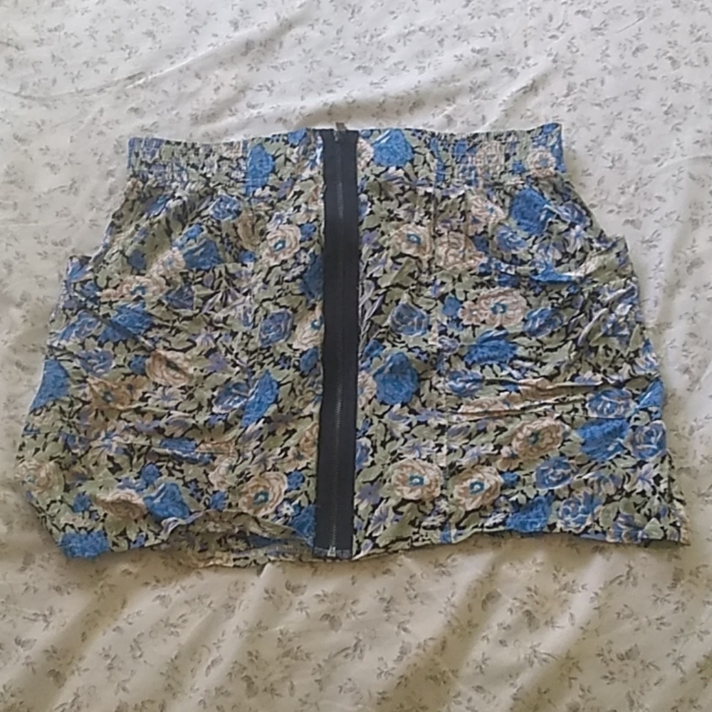 Floral zip up Sans Souci skirt